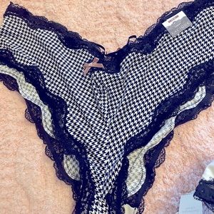 Sexy NWT Lane Bryant panties with amazing lace details.  Size 26/28